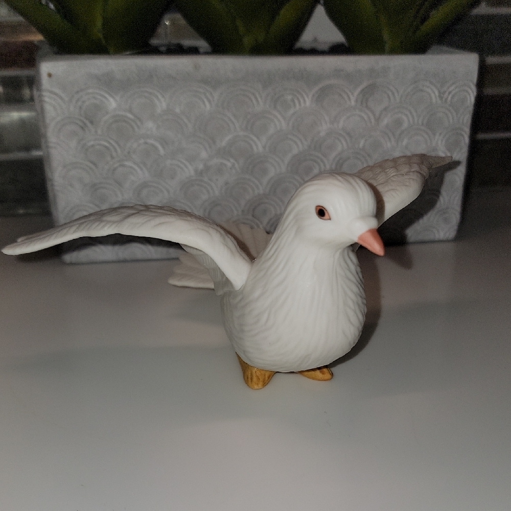 Vintage HOMCO Pair of White Porcelain Dove Love Birds Figurines #8856 - Picture 3 of 9